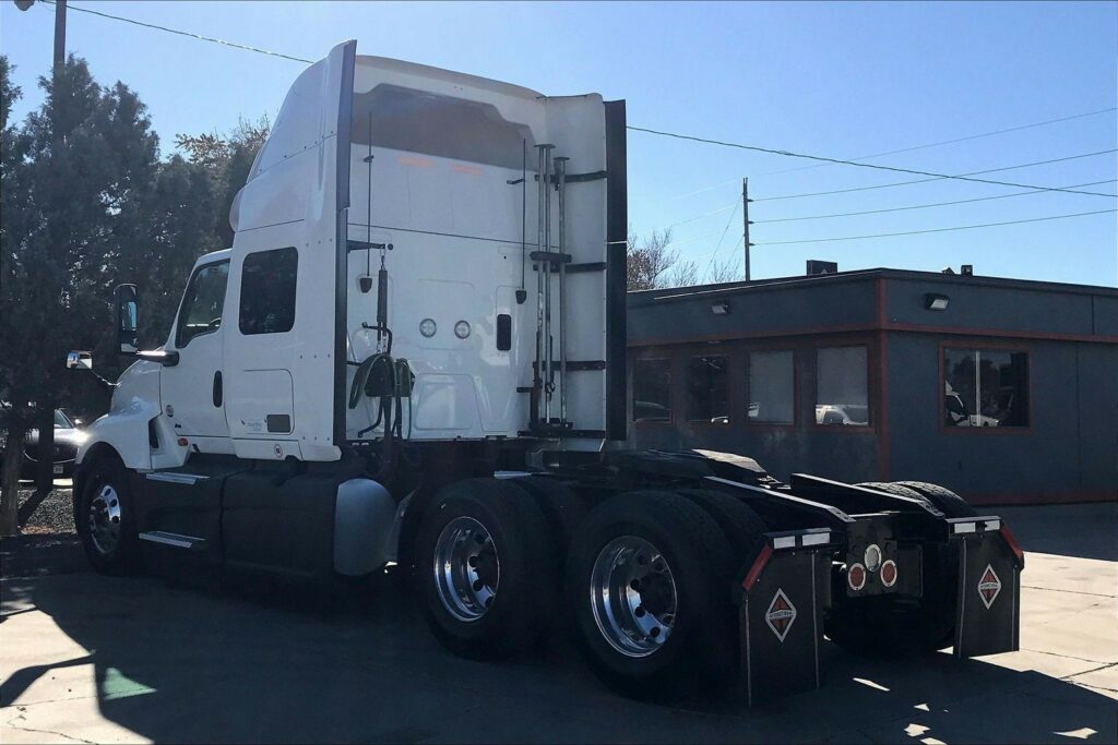 2022 INT LT625 6×4 Sleeper