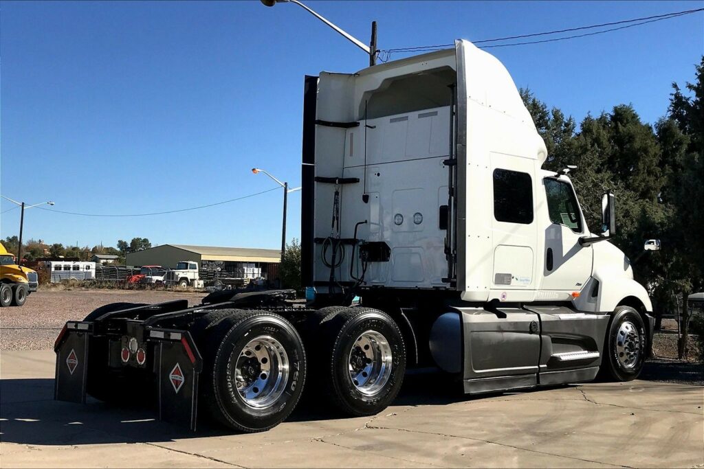 2022 INT LT625 6×4 Sleeper