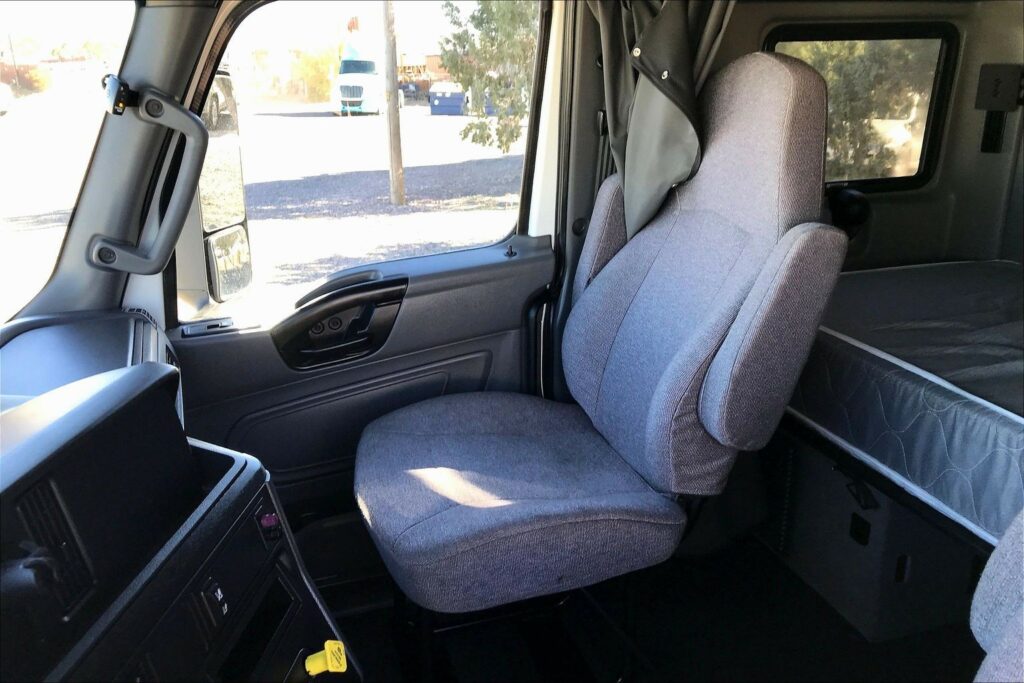 2022 INT LT625 6×4 Sleeper