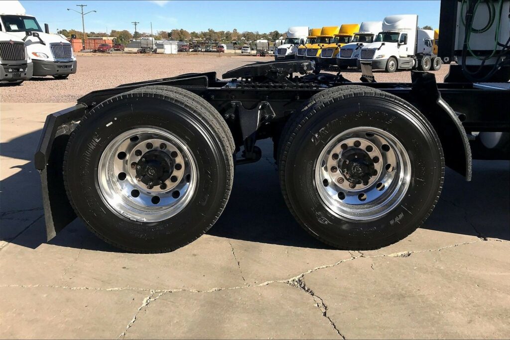 2022 INT LT625 6×4 Sleeper