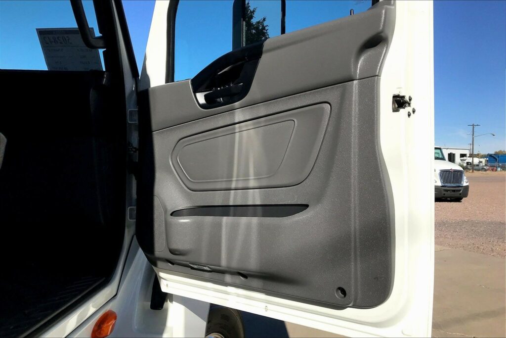 2022 INT LT625 6×4 Sleeper