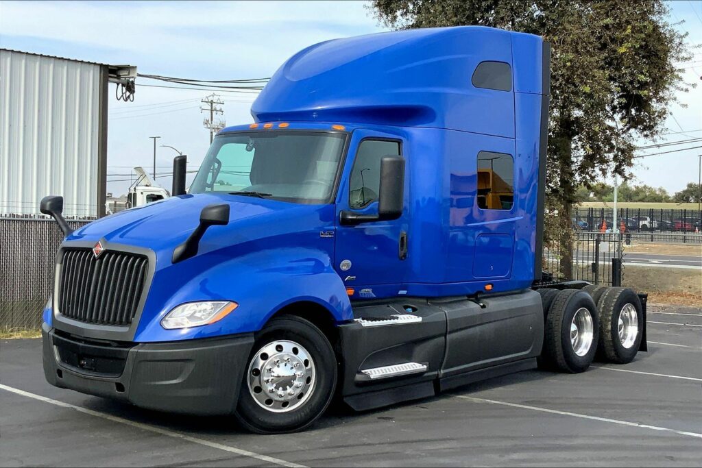 2022 INT LT625 6×4 Sleeper
