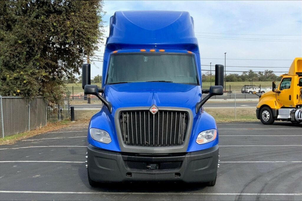 2022 INT LT625 6×4 Sleeper