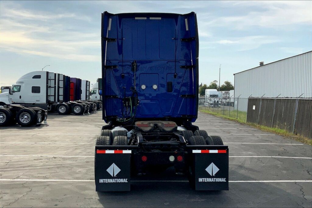 2022 INT LT625 6×4 Sleeper