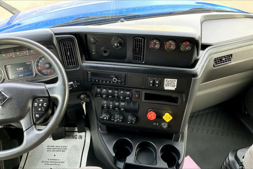 2022 INT LT625 6×4 Sleeper