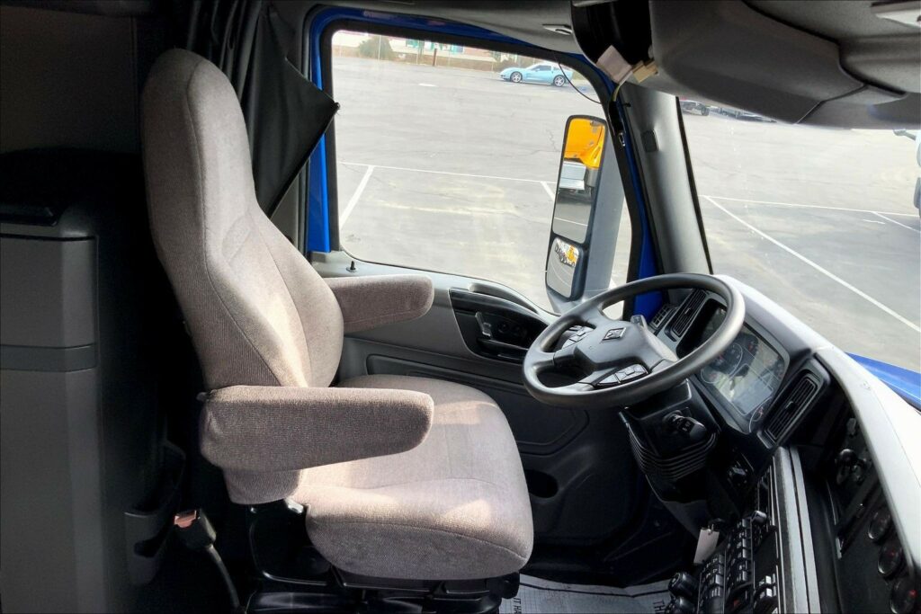 2022 INT LT625 6×4 Sleeper