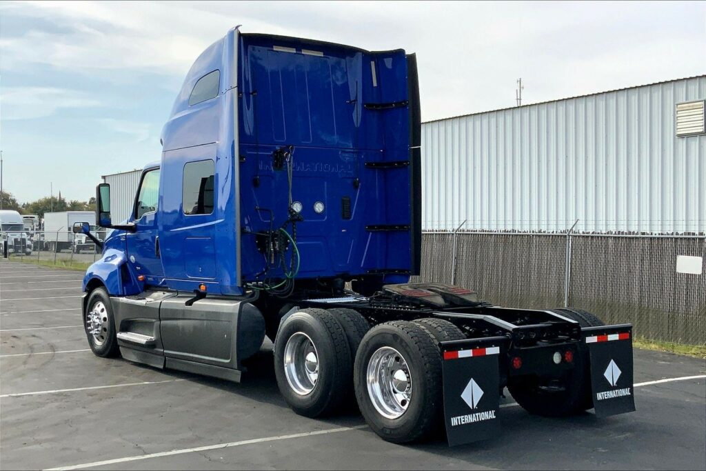 2022 INT LT625 6×4 Sleeper
