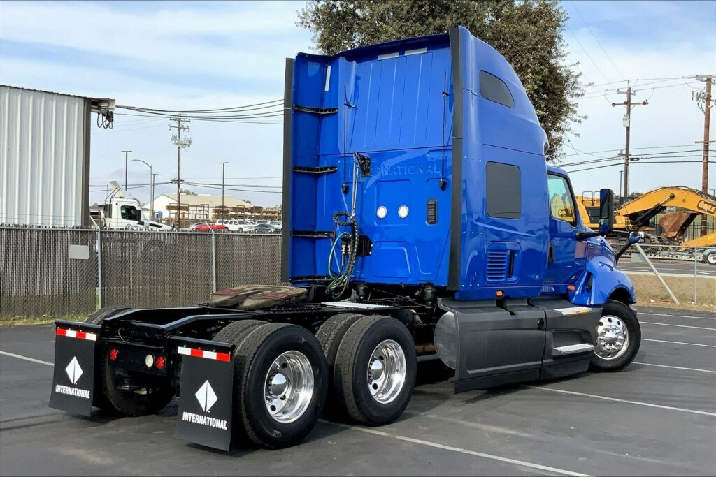 2022 INT LT625 6×4 Sleeper