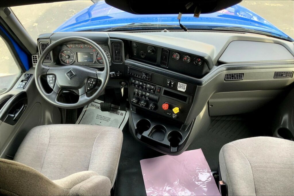 2022 INT LT625 6×4 Sleeper