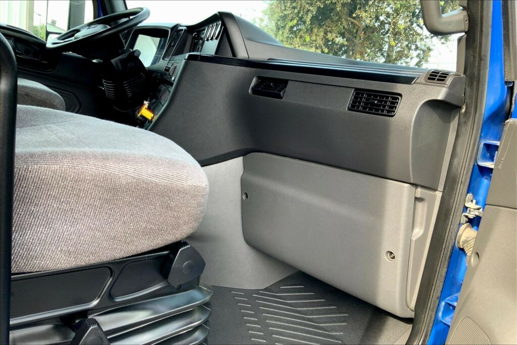 2022 INT LT625 6×4 Sleeper