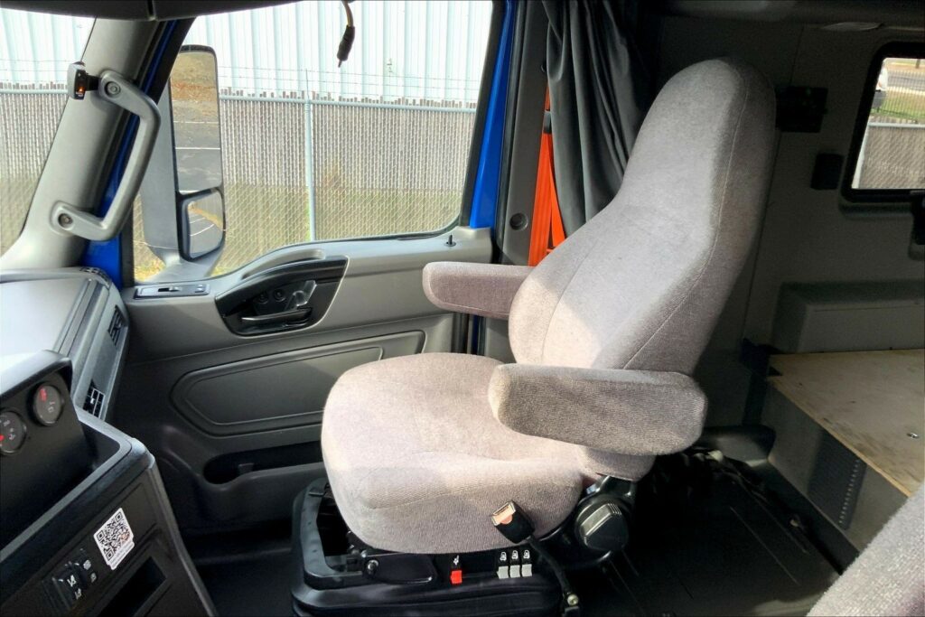 2022 INT LT625 6×4 Sleeper