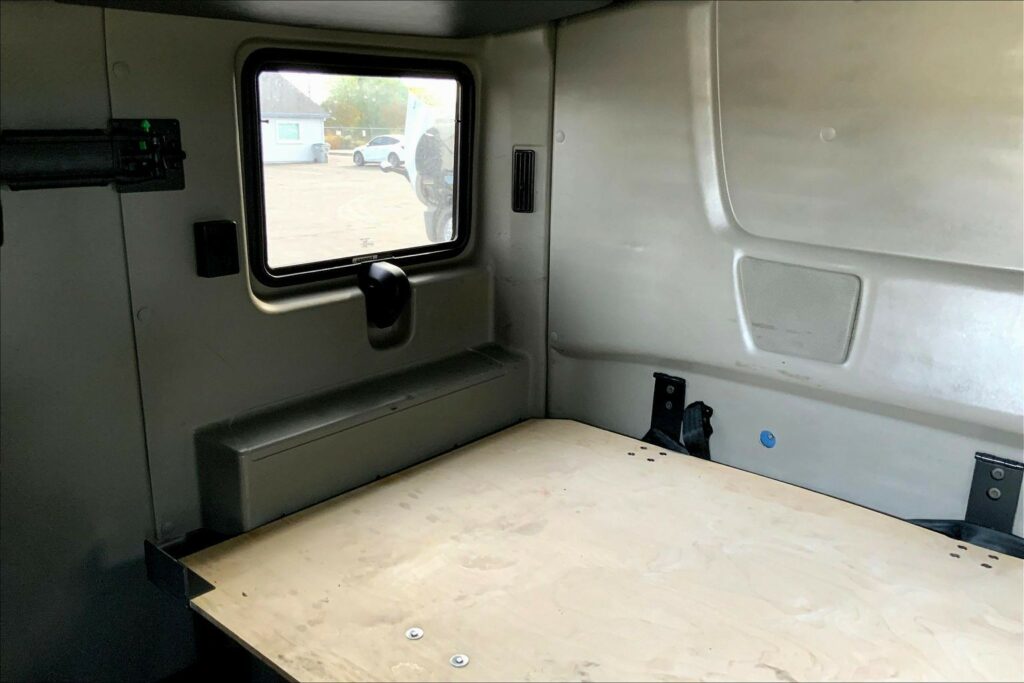 2022 INT LT625 6×4 Sleeper