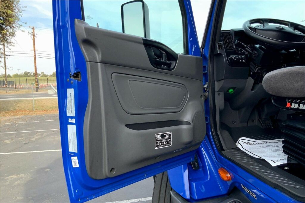 2022 INT LT625 6×4 Sleeper