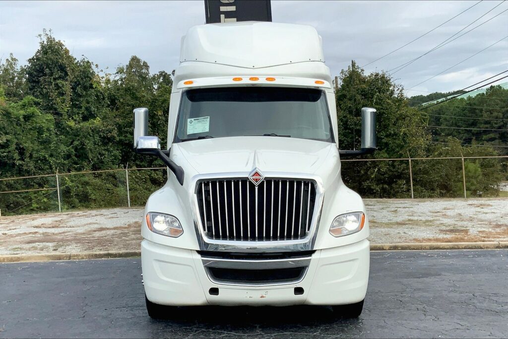 2023 INT LT625 6×4 Sleeper