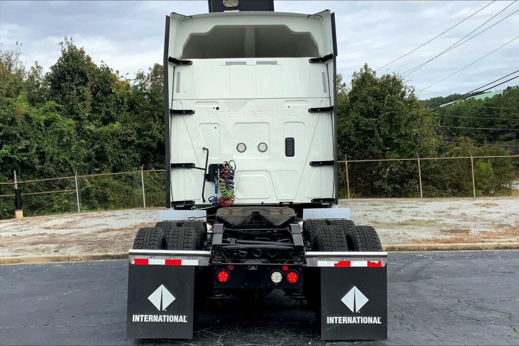 2023 INT LT625 6×4 Sleeper