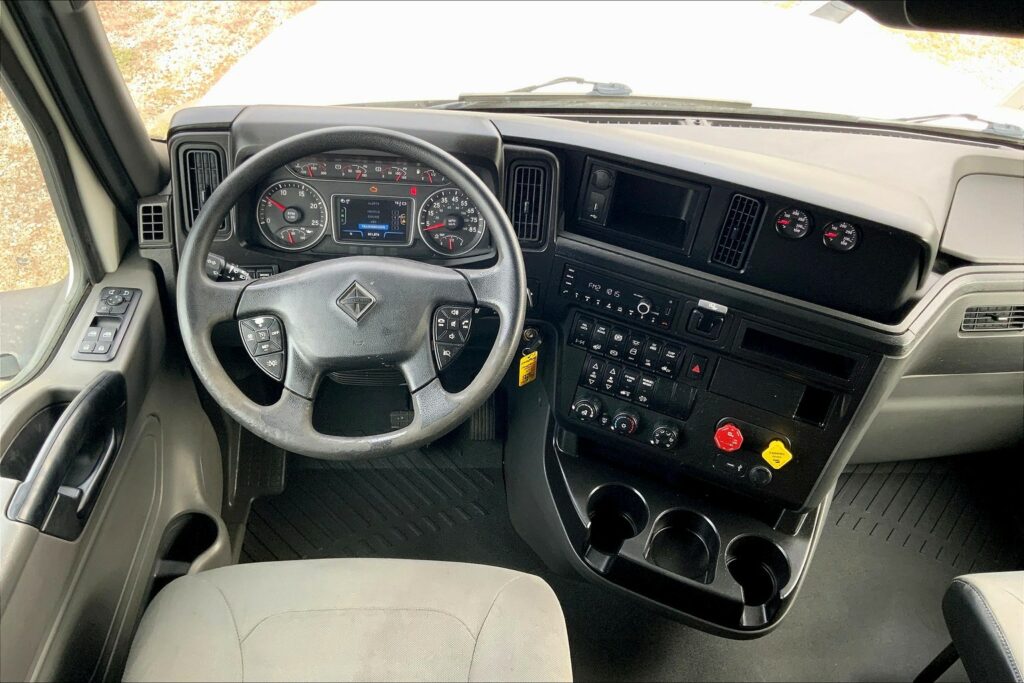 2023 INT LT625 6×4 Sleeper