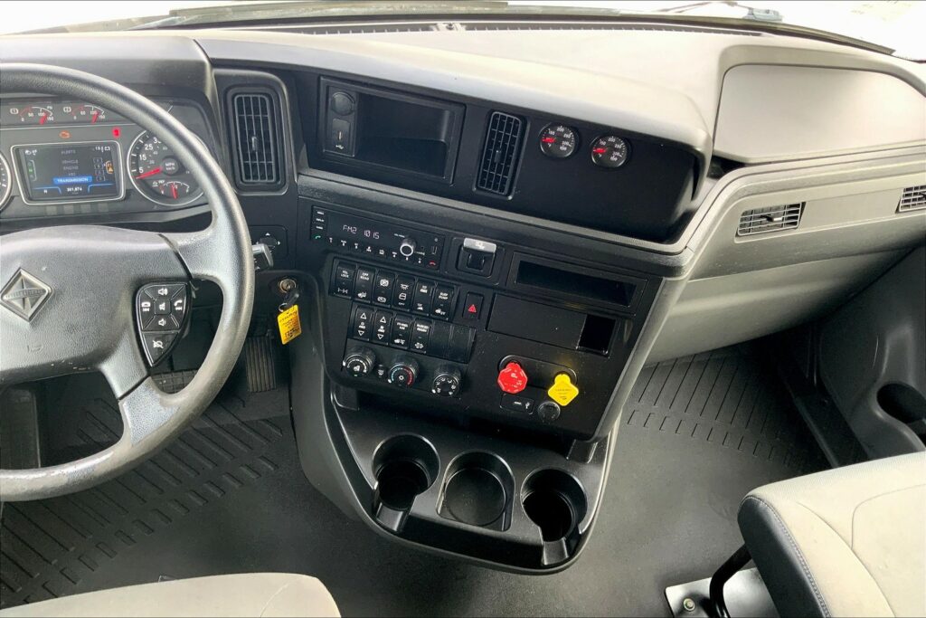 2023 INT LT625 6×4 Sleeper