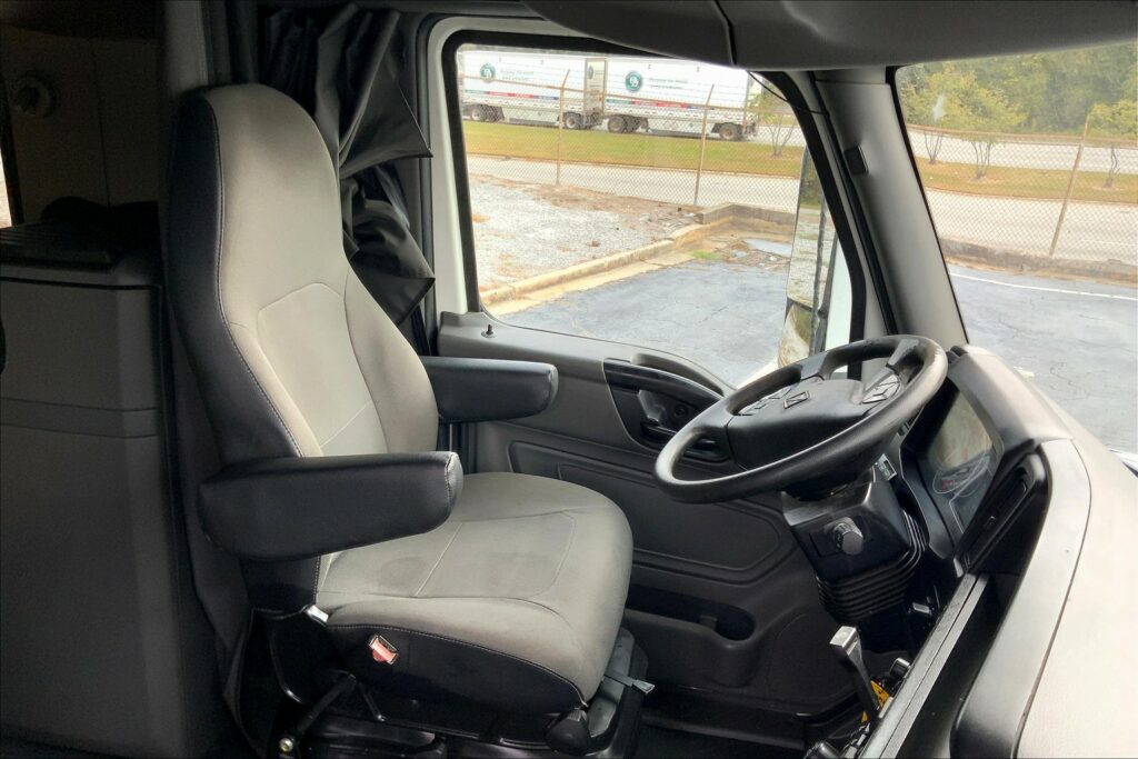 2023 INT LT625 6×4 Sleeper