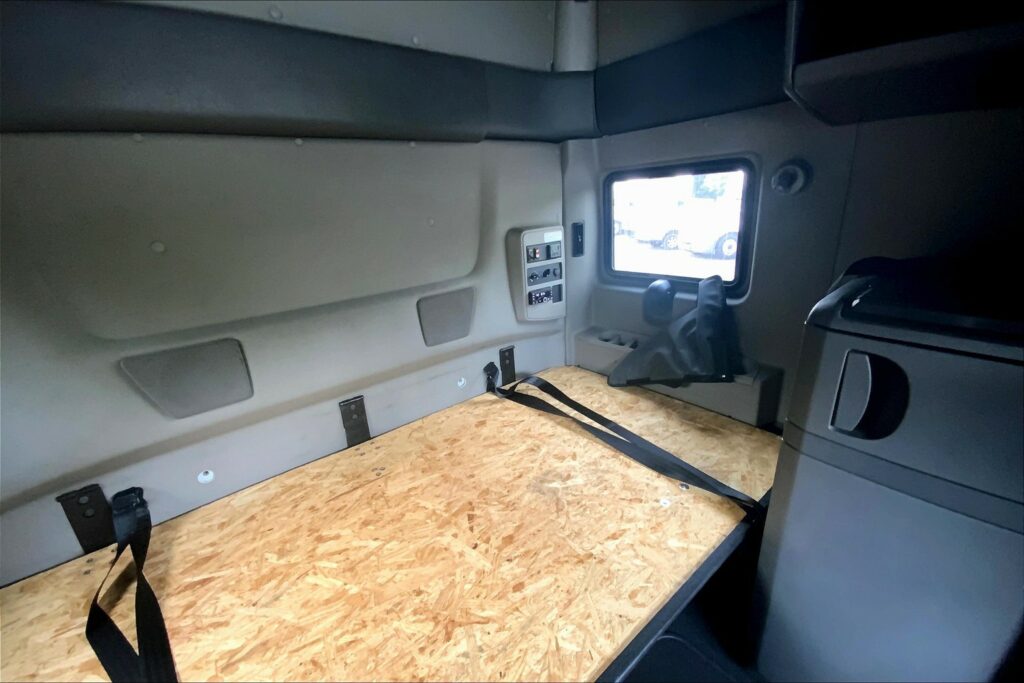 2023 INT LT625 6×4 Sleeper