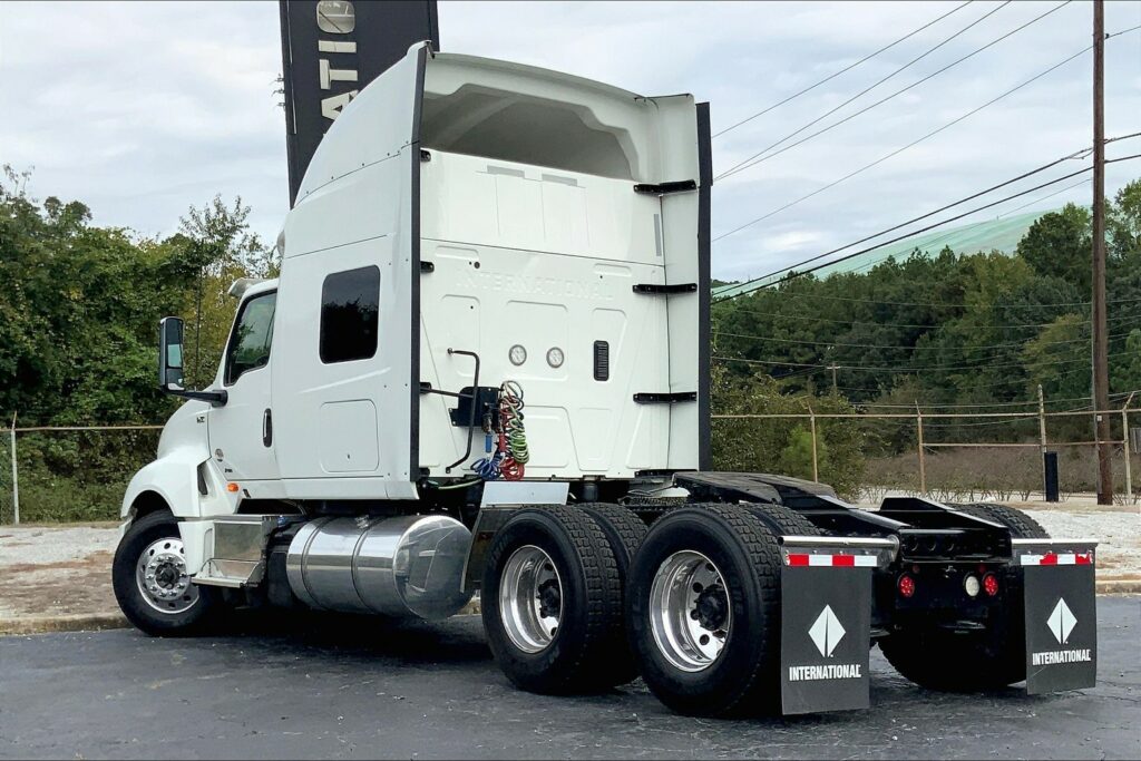 2023 INT LT625 6×4 Sleeper