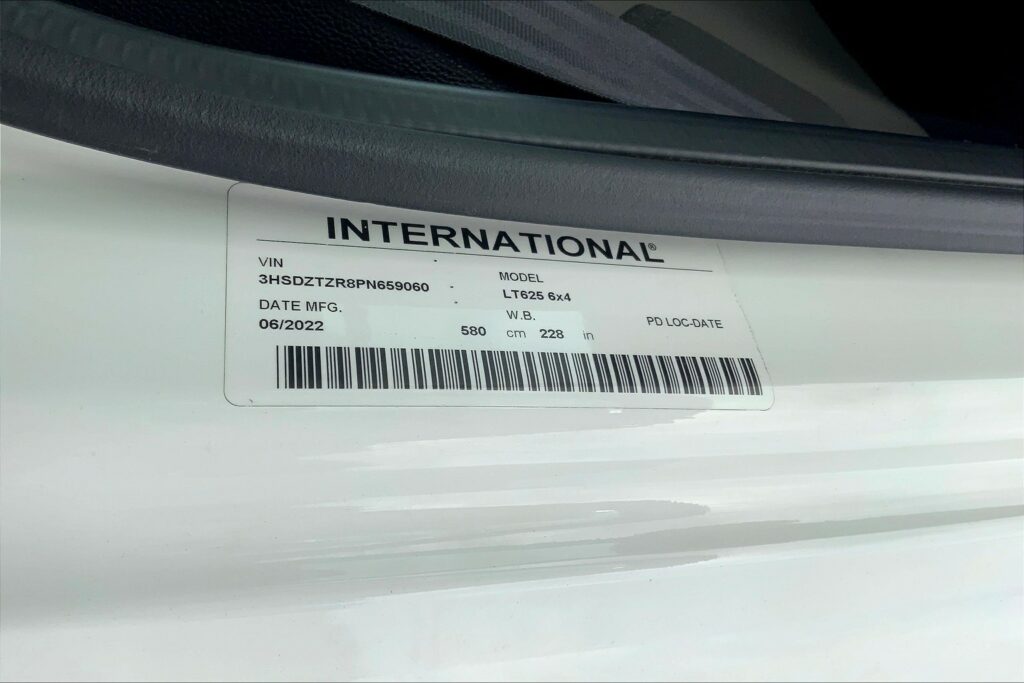 2023 INT LT625 6×4 Sleeper