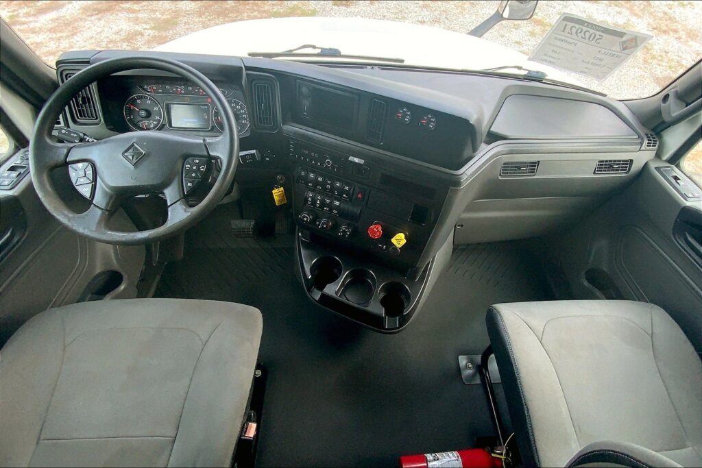 2023 INT LT625 6×4 Sleeper