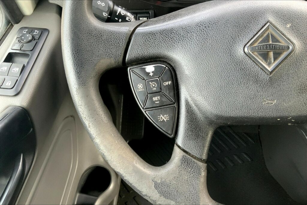 2023 INT LT625 6×4 Sleeper