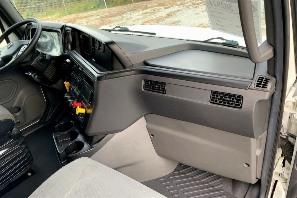 2023 INT LT625 6×4 Sleeper