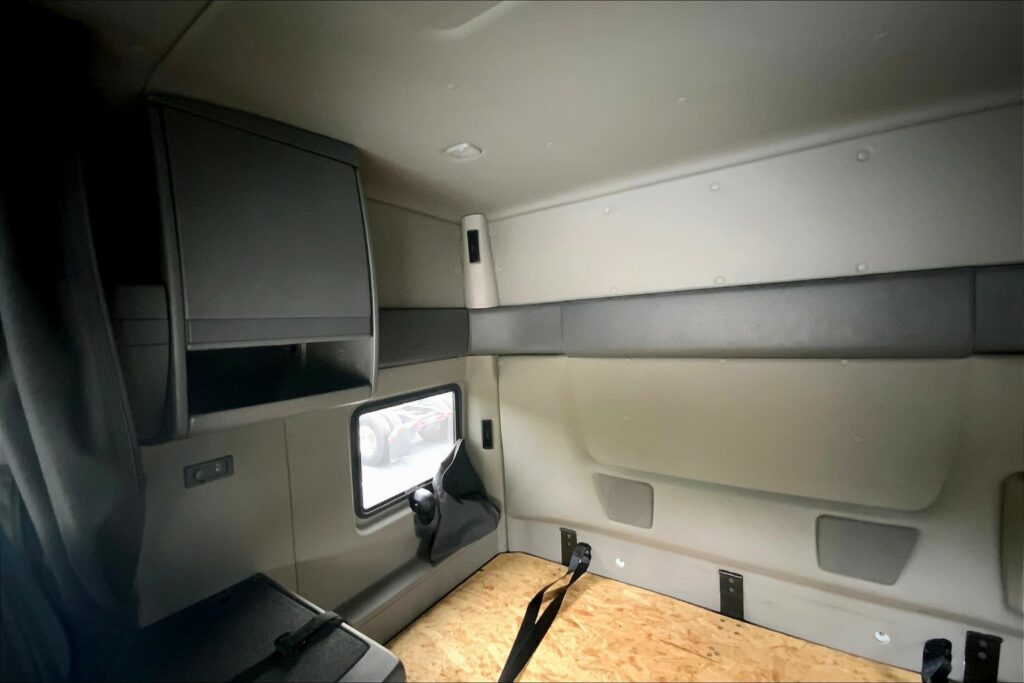 2023 INT LT625 6×4 Sleeper