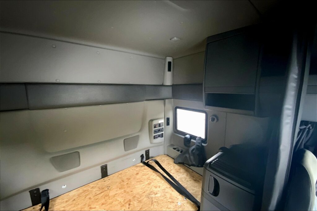 2023 INT LT625 6×4 Sleeper