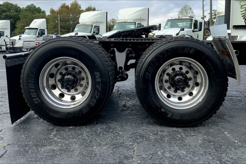 2023 INT LT625 6×4 Sleeper