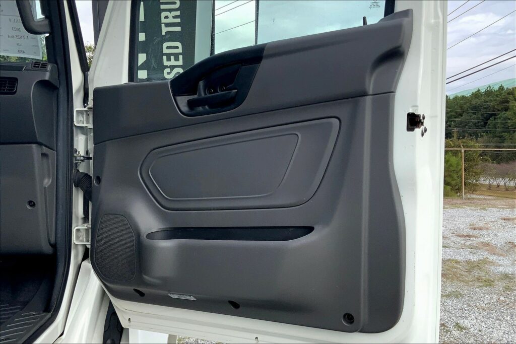 2023 INT LT625 6×4 Sleeper