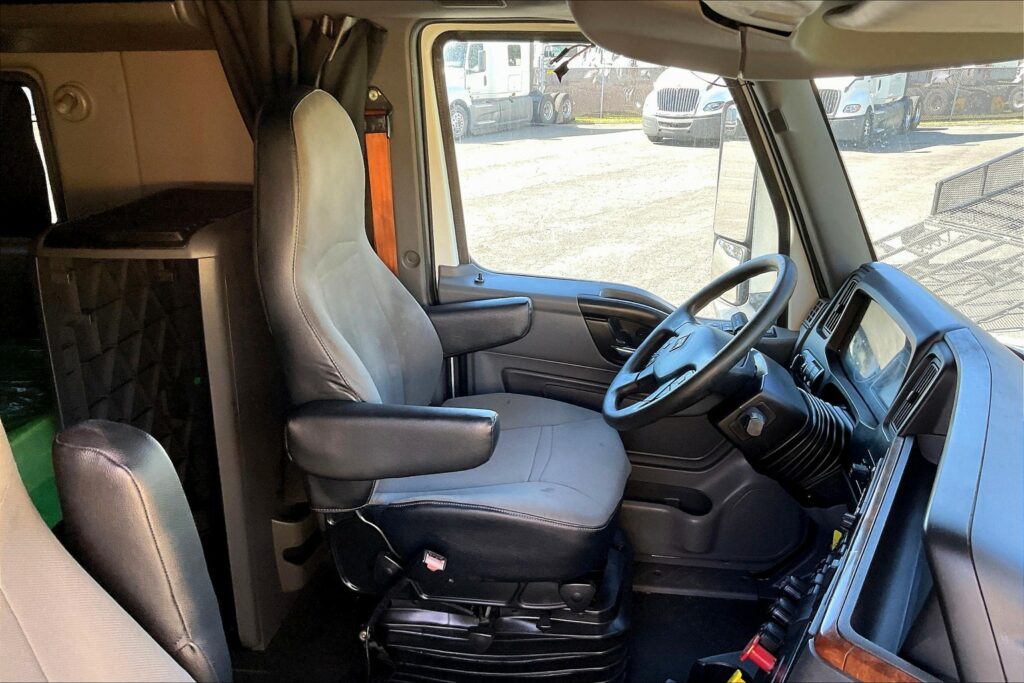 2020 INT LT625 6×4 Sleeper