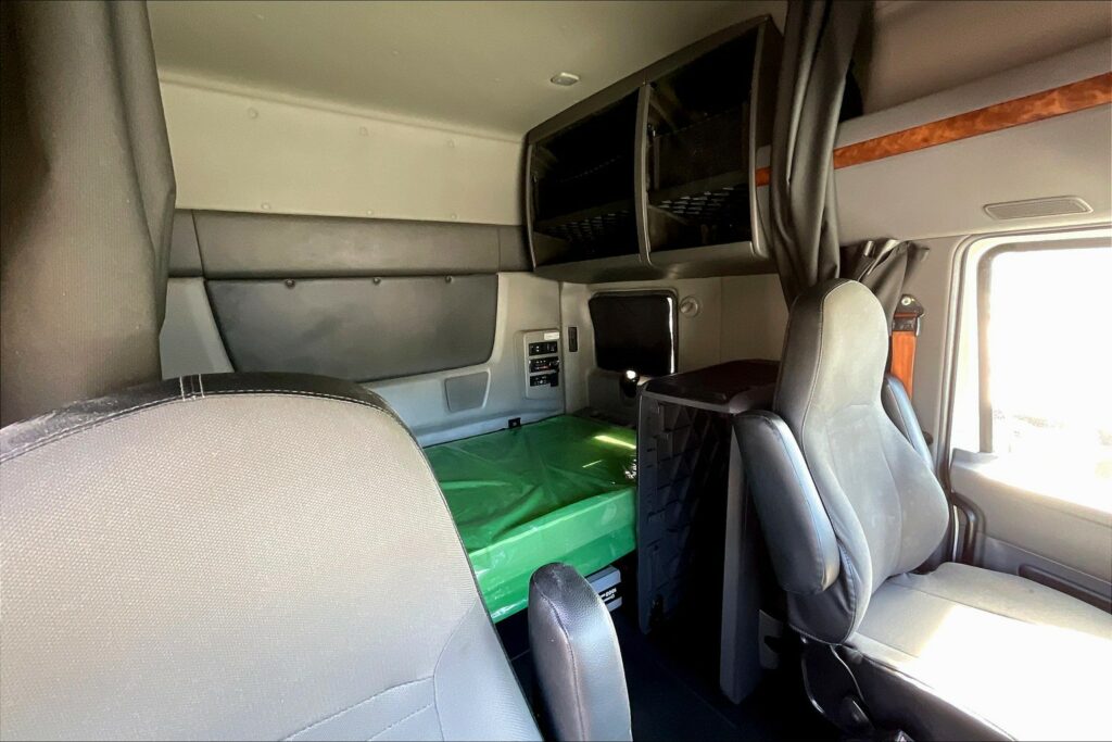 2020 INT LT625 6×4 Sleeper