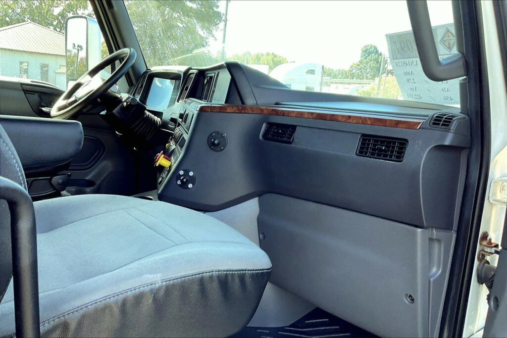 2020 INT LT625 6×4 Sleeper