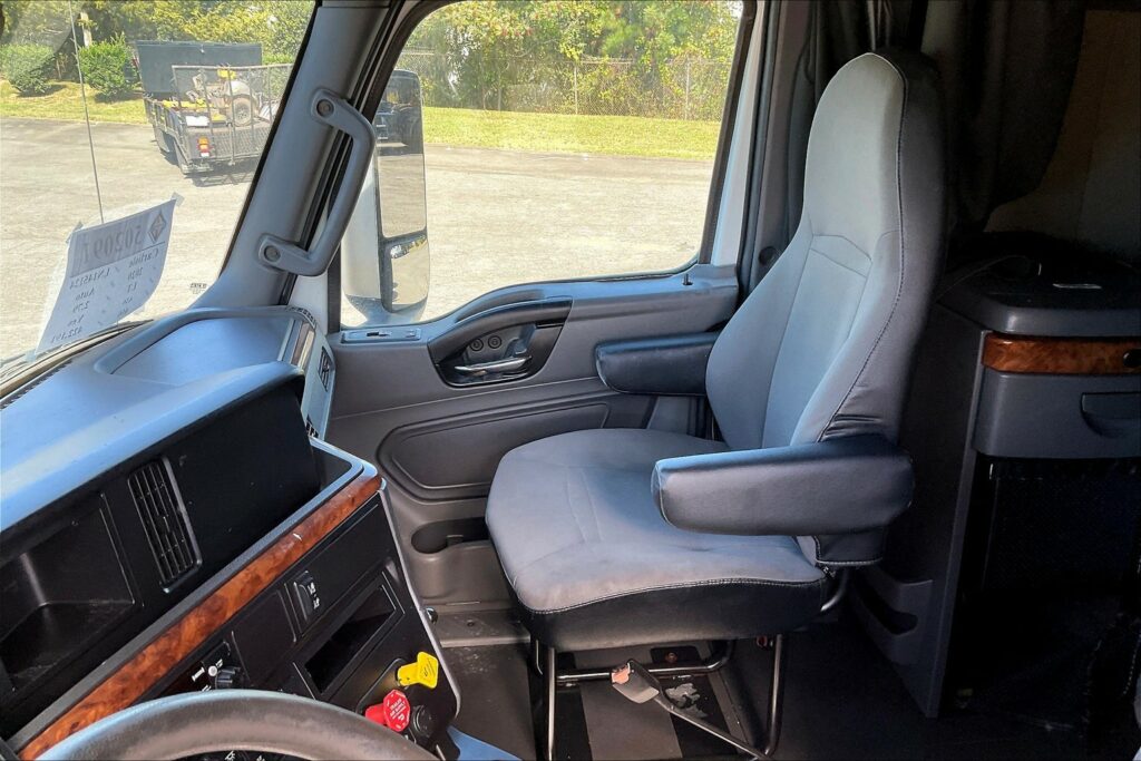 2020 INT LT625 6×4 Sleeper