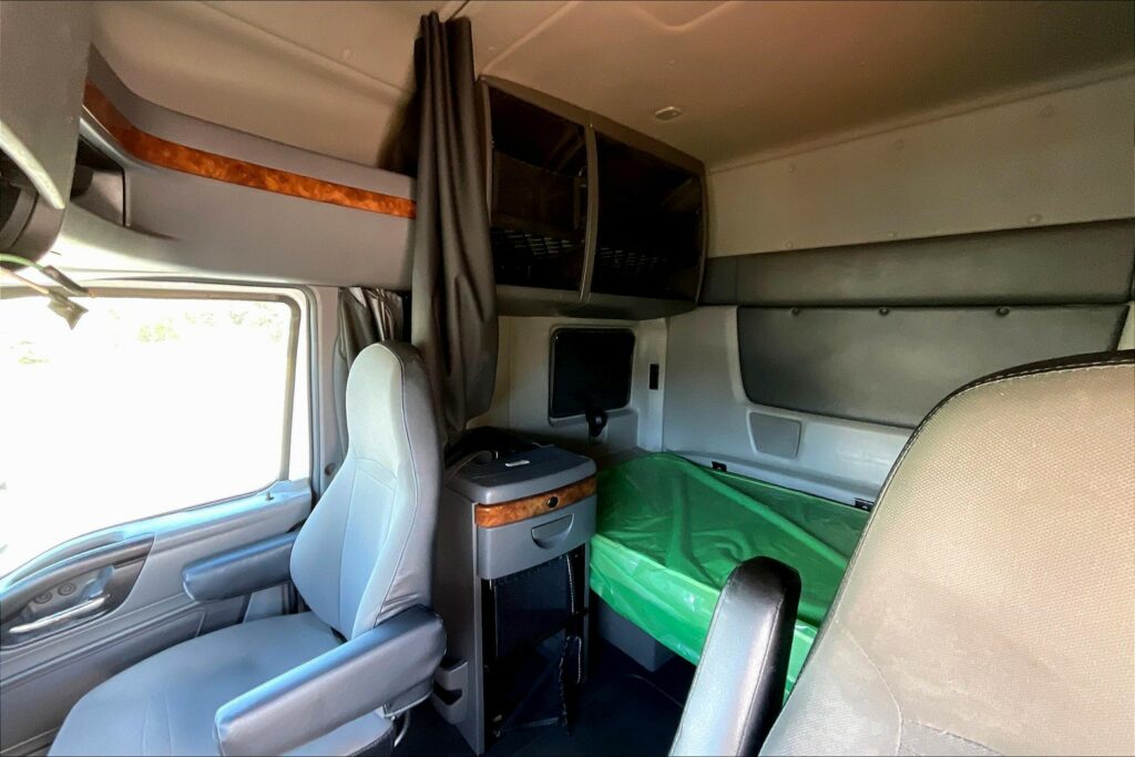 2020 INT LT625 6×4 Sleeper