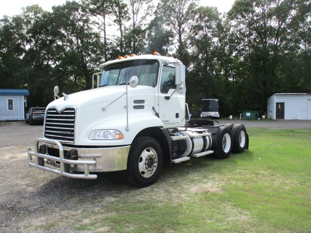 2015 Mack Pinnacle CXU613
