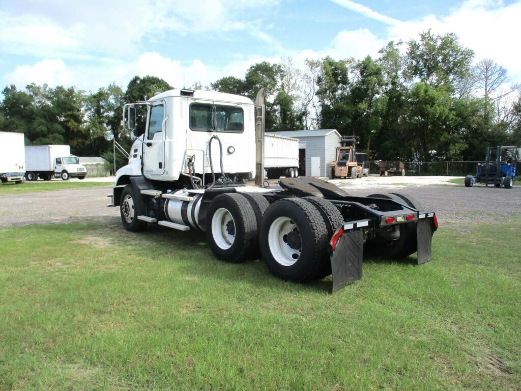 2015 Mack Pinnacle CXU613