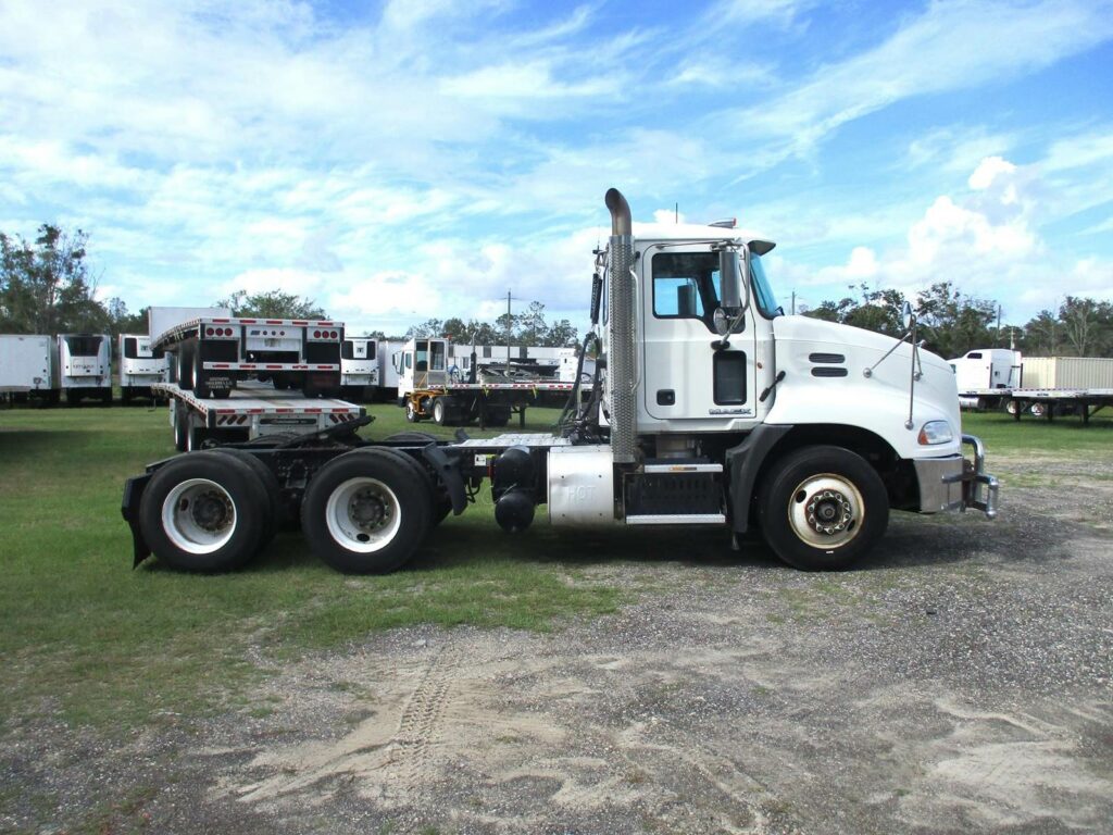 2015 Mack Pinnacle CXU613