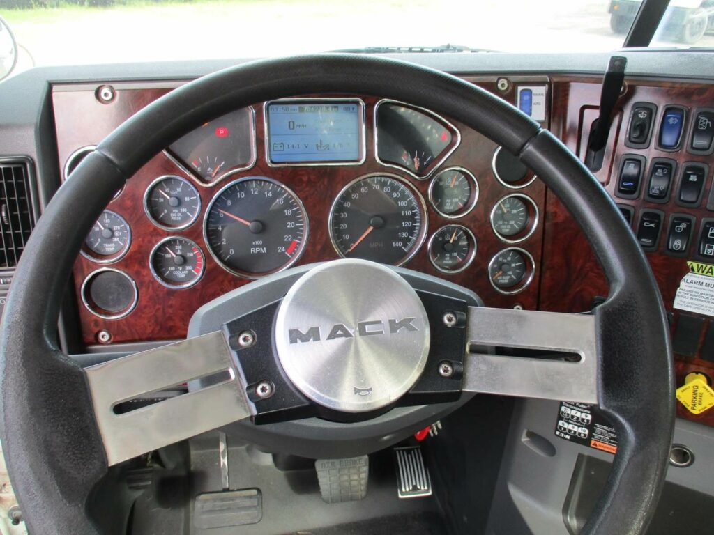 2015 Mack Pinnacle CXU613