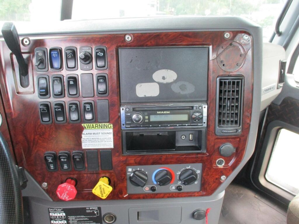 2015 Mack Pinnacle CXU613