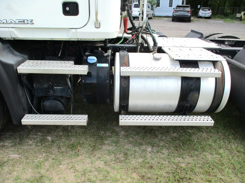 2015 Mack Pinnacle CXU613