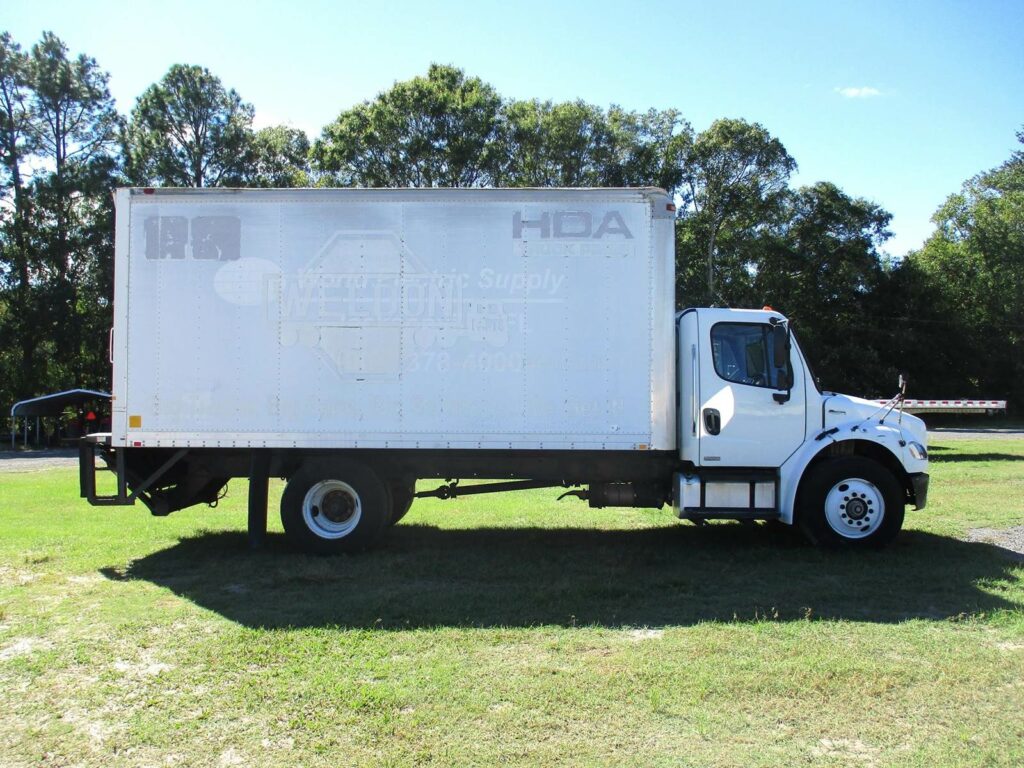 2008 Freightliner M2 106