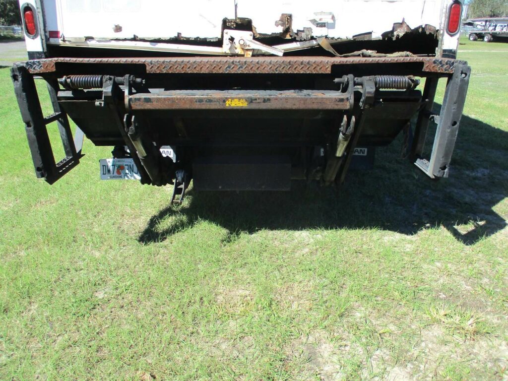 2008 Freightliner M2 106