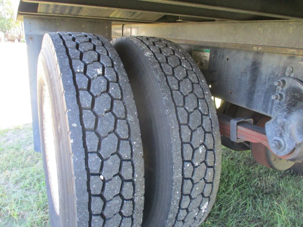 2008 Freightliner M2 106