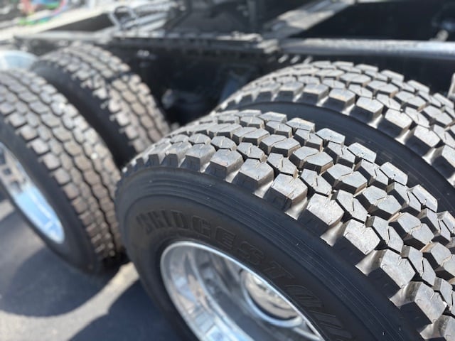 2026 Volvo VNR64T300