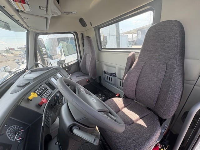 2026 Volvo VNR64T300