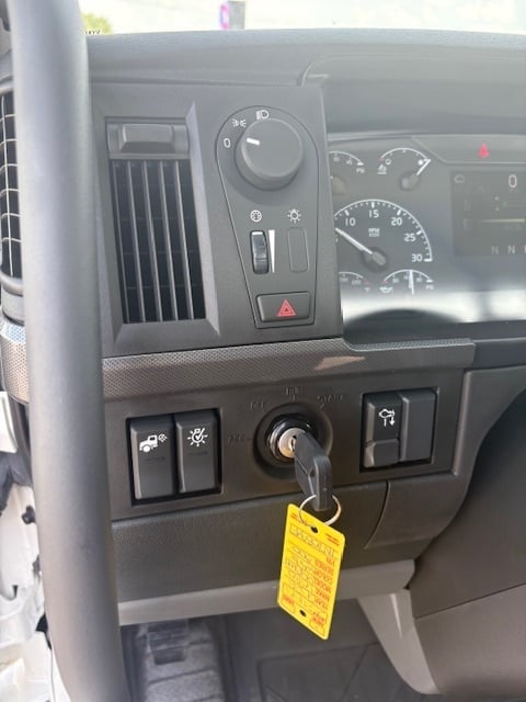 2026 Volvo VNR64T300