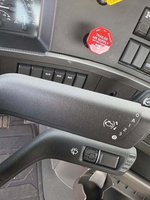 2026 Volvo VNR64T300